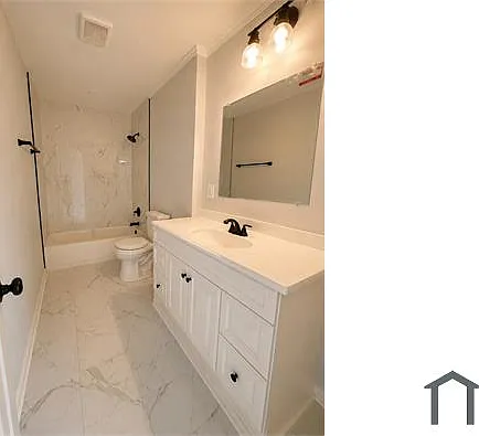 130 Wacker Dr — Photo 8