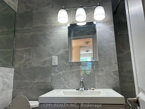 6 Hill Heights Rd #302, Toronto, ON M8Y 1Z1