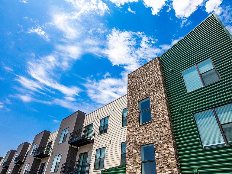 Courtyard at cobblestone Park — Photo 44