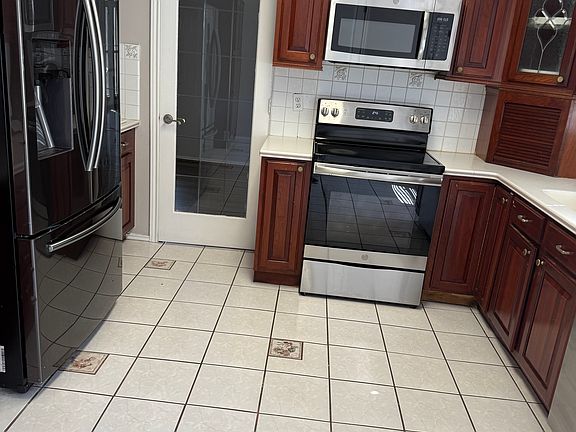 5th image of 10327 Timberloch Dr