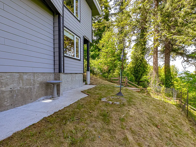 Cordova Bay Rd — Photo 54