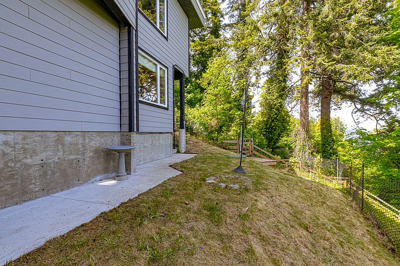 Saanich House for rent - 3 Bedrooms — photo 53