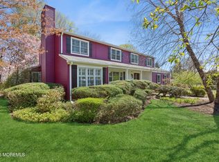 6 Carriage Dr, Middletown, NJ 07748