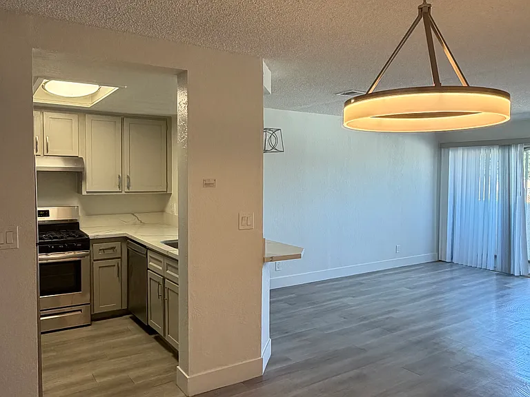 234 S Kenmore Ave #213 — Photo 3
