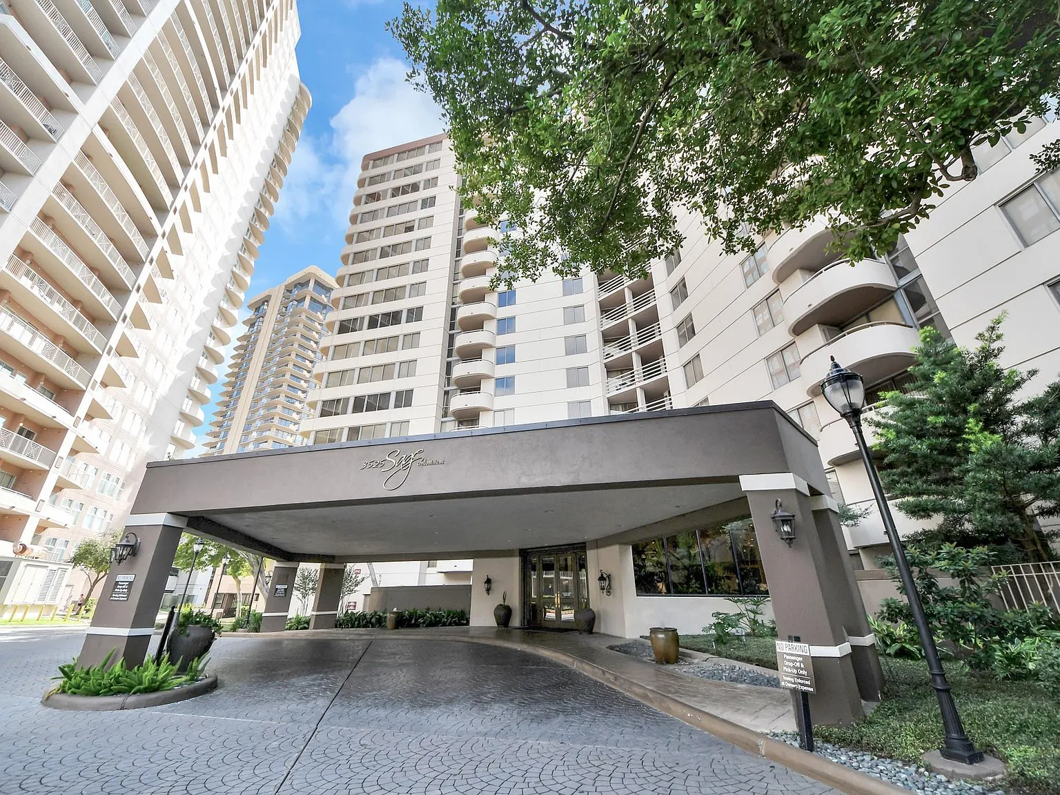 2 bed, 2.0 bath, 1095 sqft, $2,285 — Photo 1