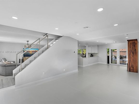 3rd image of 5301 SW 190th Ave