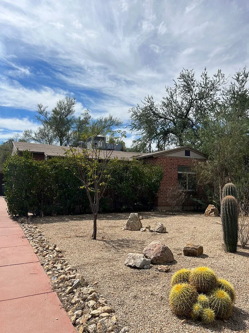 2 bed, 1.0 bath, 1108 sqft, $1,495 — Photo 1