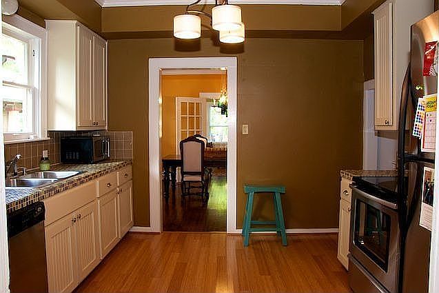 2nd image of 207 N Waverly Dr