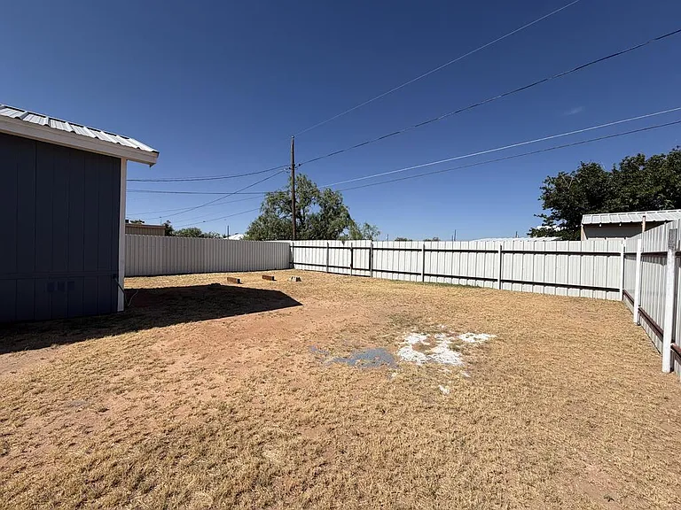 1302 Mobile St — Photo 14