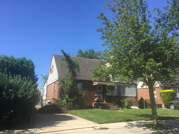 3rd image of 14 Pine St