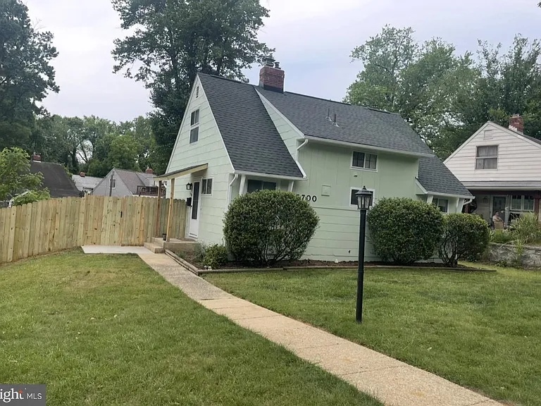5700 Stillwell Rd — Photo 1