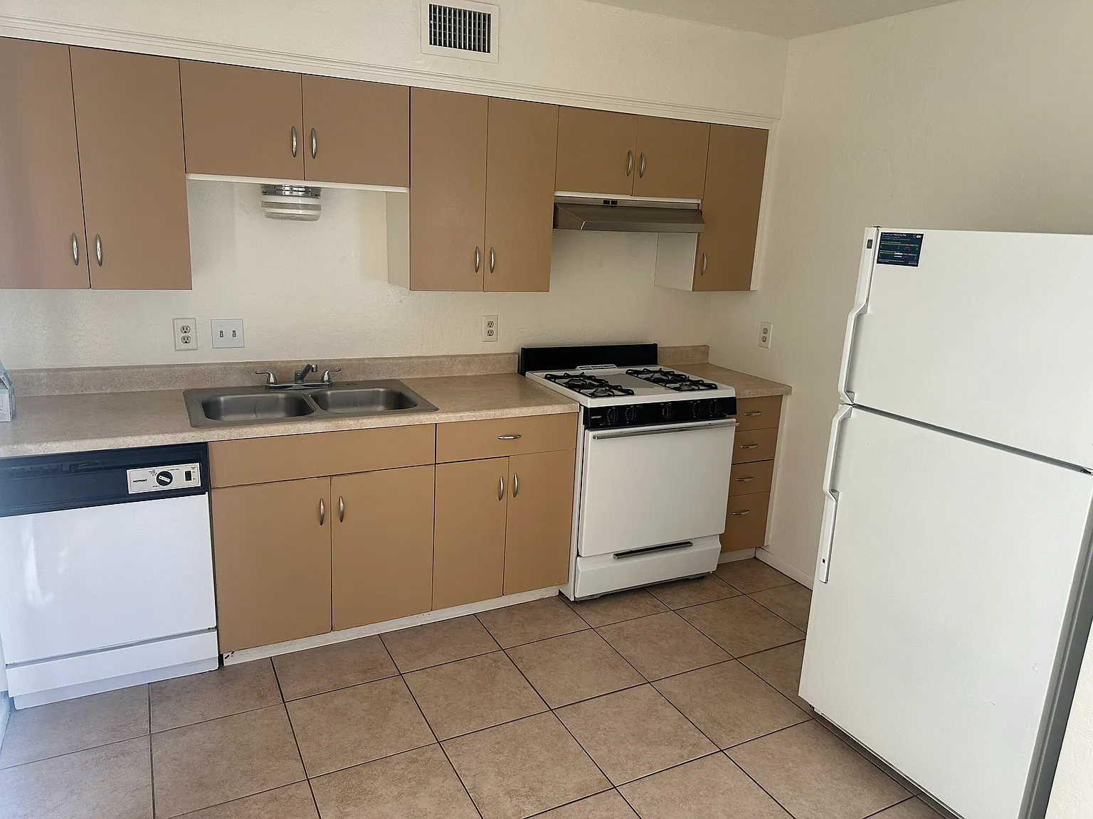 2 bed, 850 sqft, $1,300 — Photo 2