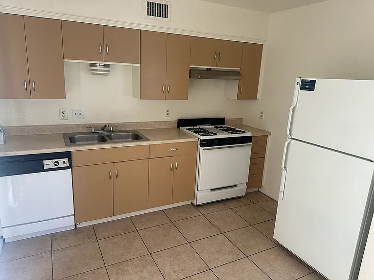 1641 E Aspen St #6 — Photo 2