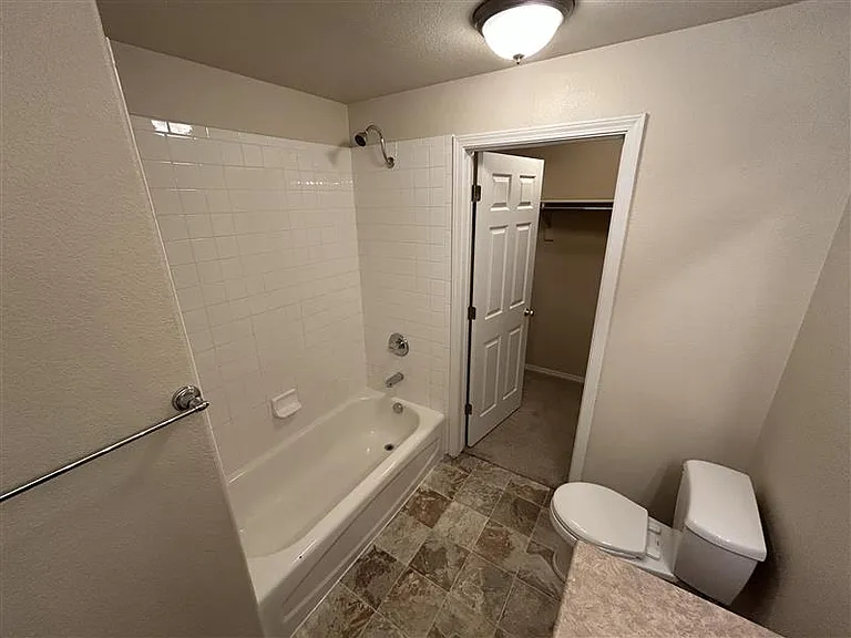 3011 Mandalay Grv #9 — Photo 20