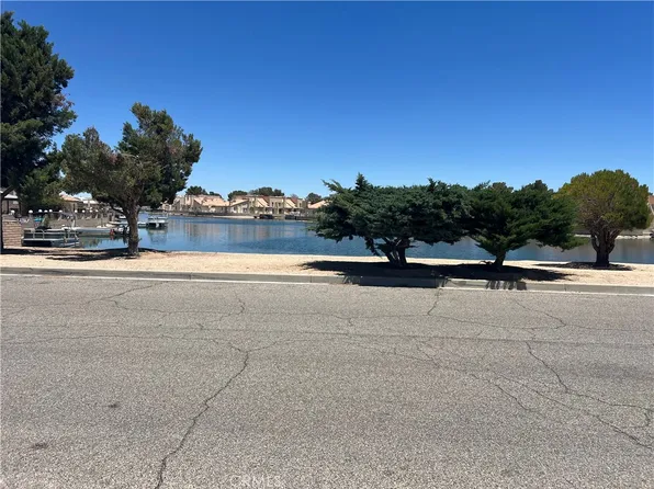 27250 Outrigger Ln, Helendale, CA 92342