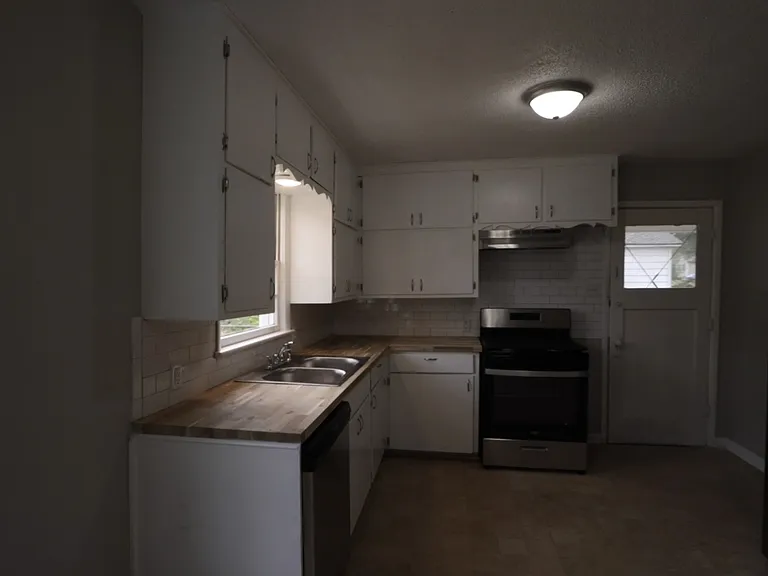 4006 S 18th St — Photo 2