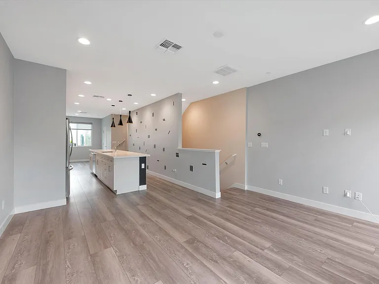 109 Uptown Cir — Photo 9