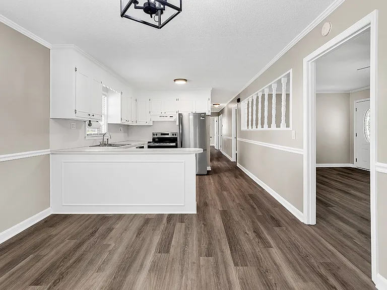 1354 Rogers Rd — Photo 24