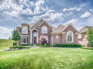 1176 Clear Creek Dr, Rochester Hills, MI 48306