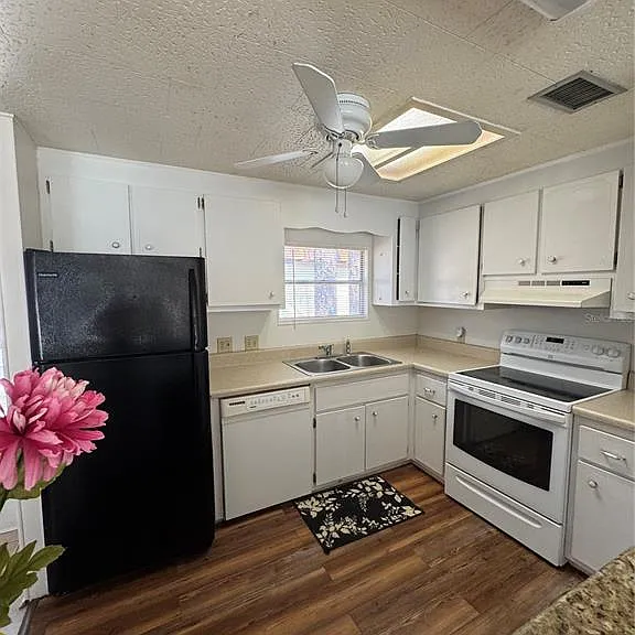 603 W Club Blvd — Photo 5