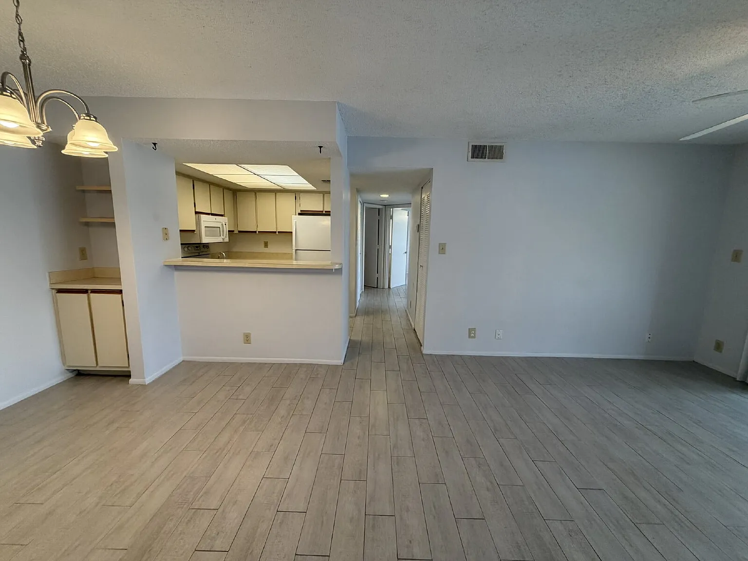 2 bed, 2.0 bath, 899 sqft, $1,300 — Photo 4