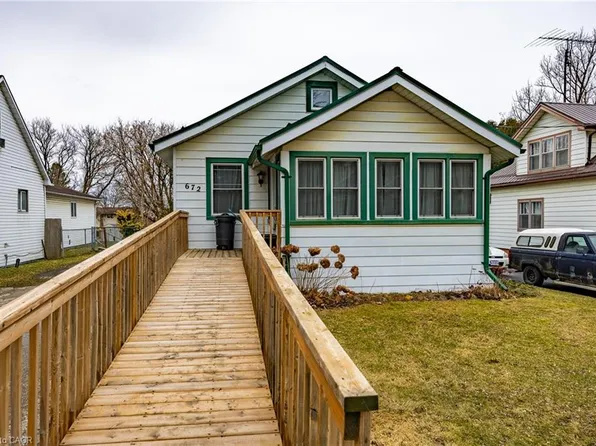 672 James St, Norfolk County, ON N4B 2C7