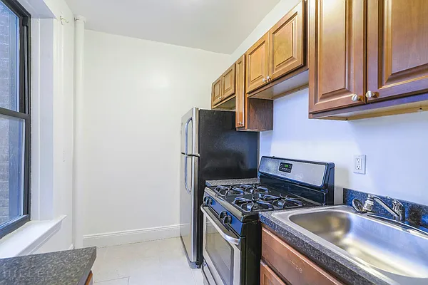 Rented by Hillel Realty Group | media 11