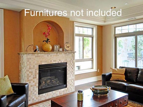2nd image of 11582 Moorpark St #201