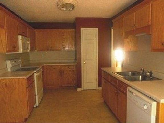 4th image of 39 Greatwood Dr