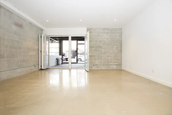 Rented by Compass | media 25