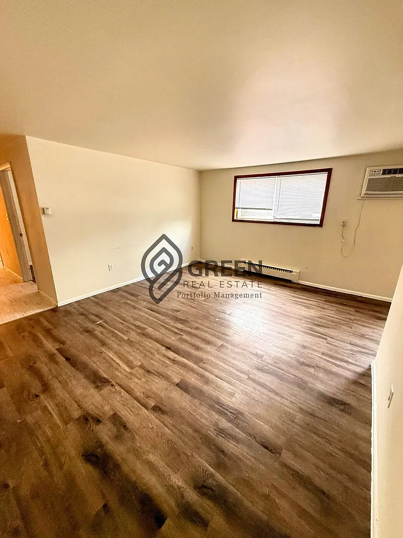 450 S Dearborn Ave — Photo 1