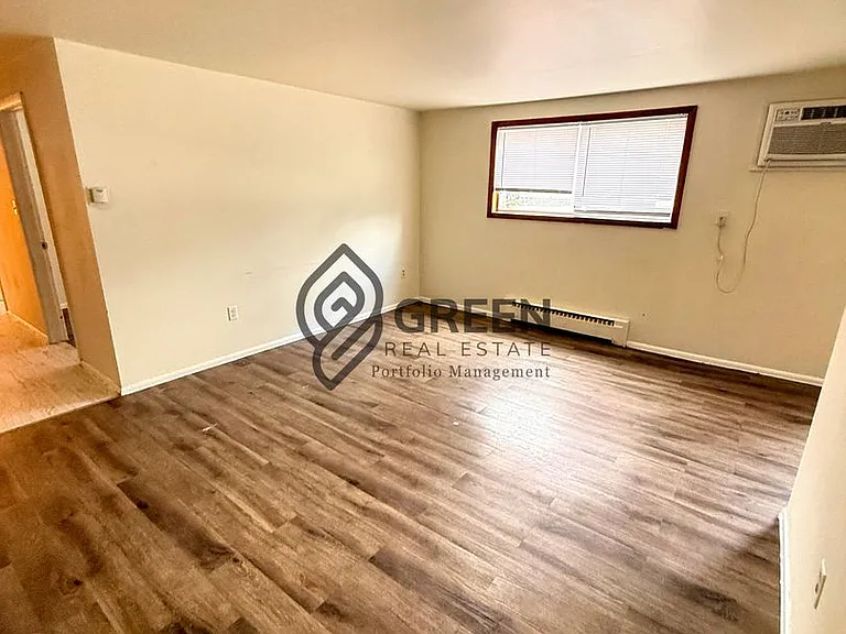 450 S Dearborn Ave — Photo 1