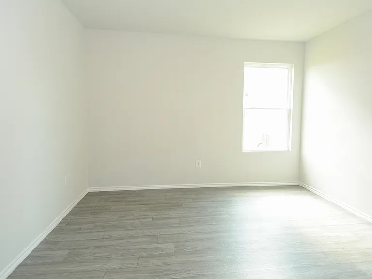 297 Victory Dr — Photo 13
