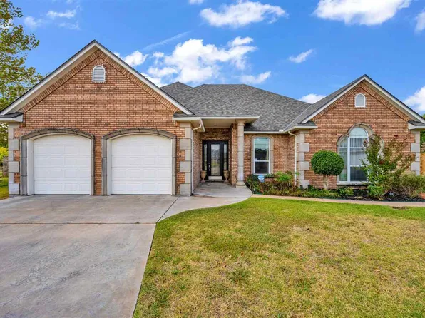 302 NW 76th St, Lawton, OK 73505