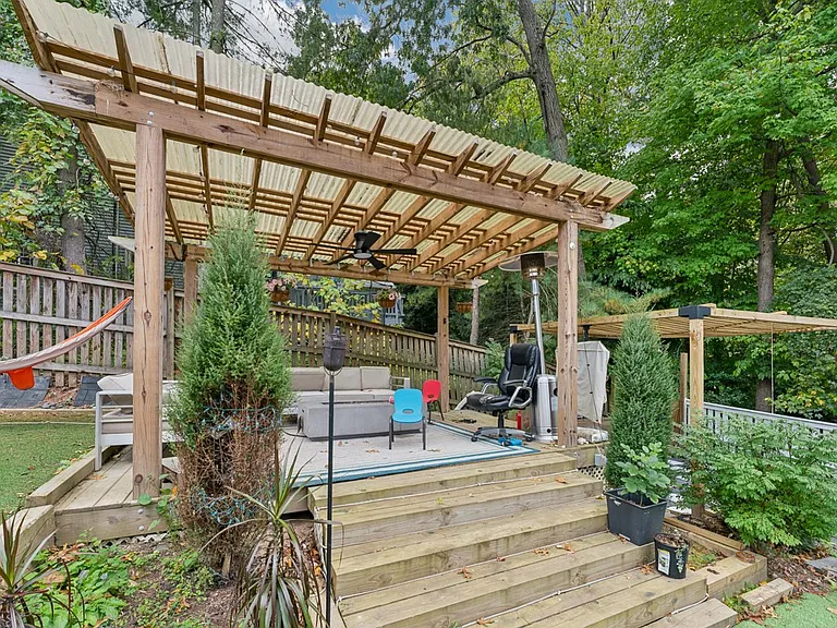 8403 Silverdale Ct — Photo 33