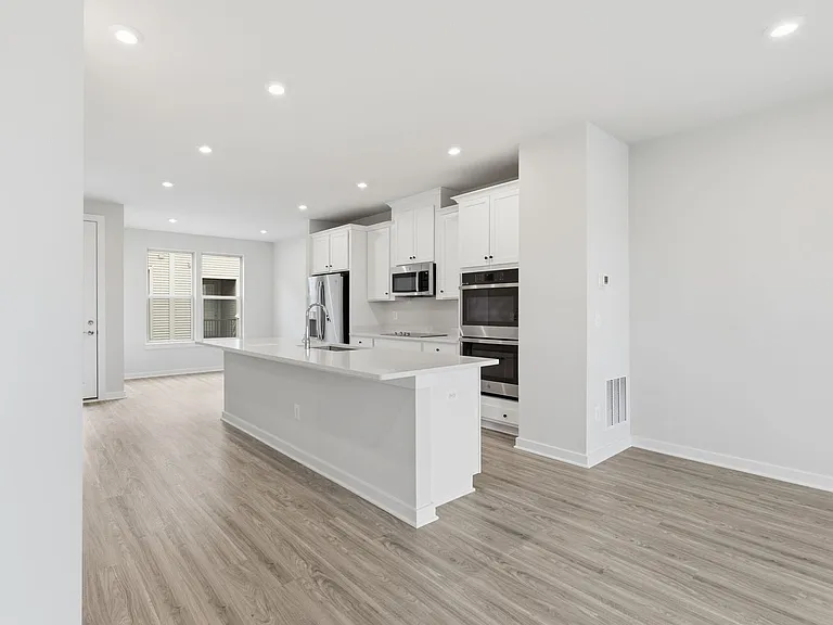 2118 Acadia Rd — Photo 5