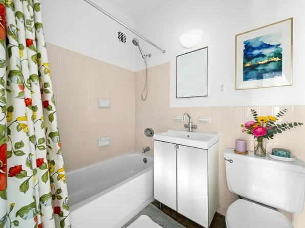 3 Hanover Square image 8 of 8