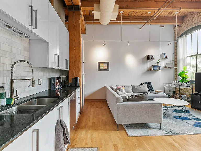 400 N 1st St #308 — Photo 4