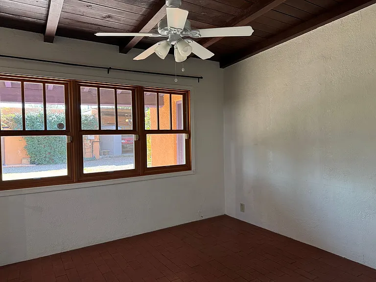 3004 E Adams St — Photo 11