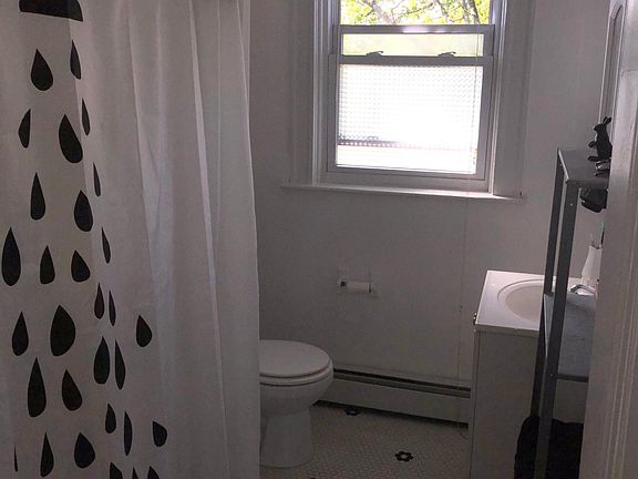 4th image of 152 Camp St #4