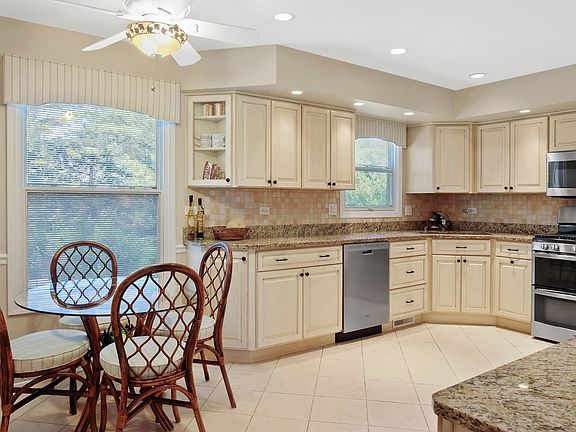 3rd image of 380 Castlewood Ln