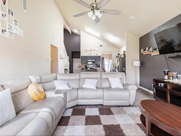 1030 Apricot Ln — Photo 6