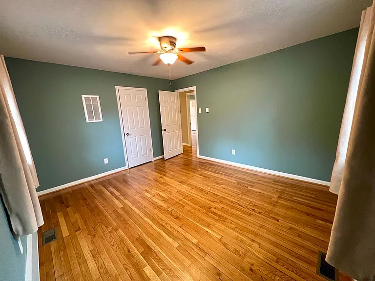 205 Bridge St — Photo 4
