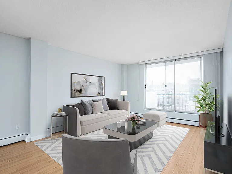 725 15th Ave SW #104 — Photo 2