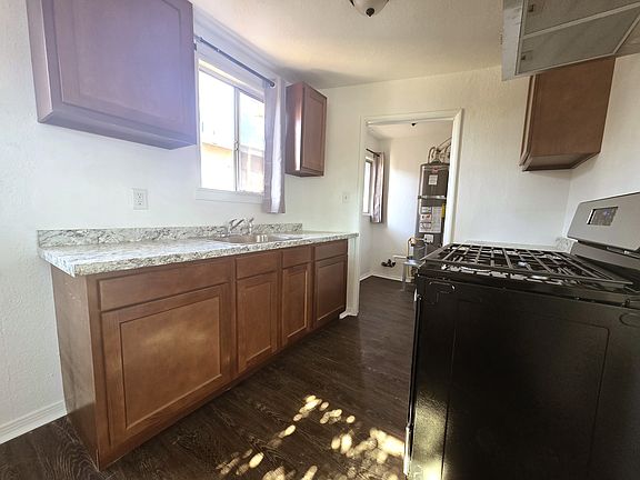 4th image of 10906 S Figueroa St Unit 1/2