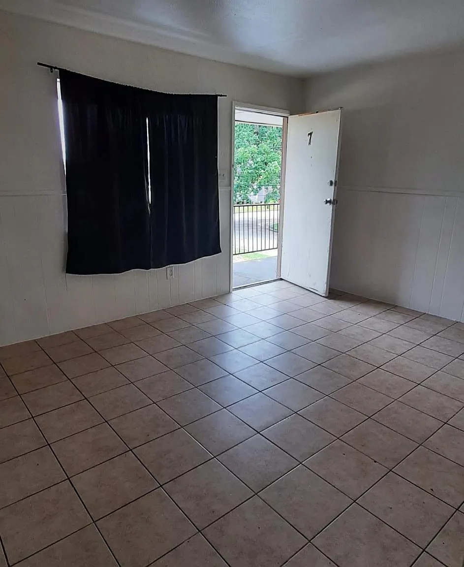 2 bed, 750 sqft, $750 — Photo 2