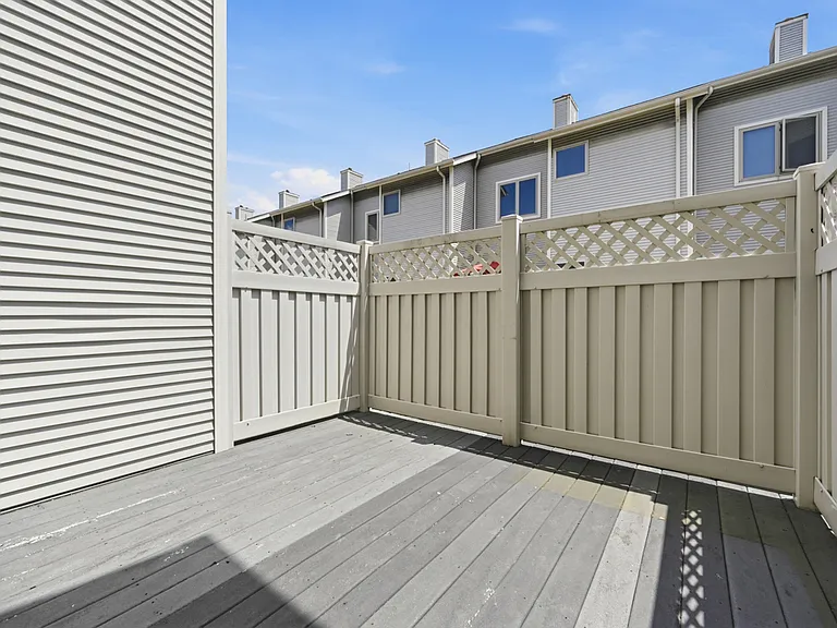 251 Carron St — Photo 34