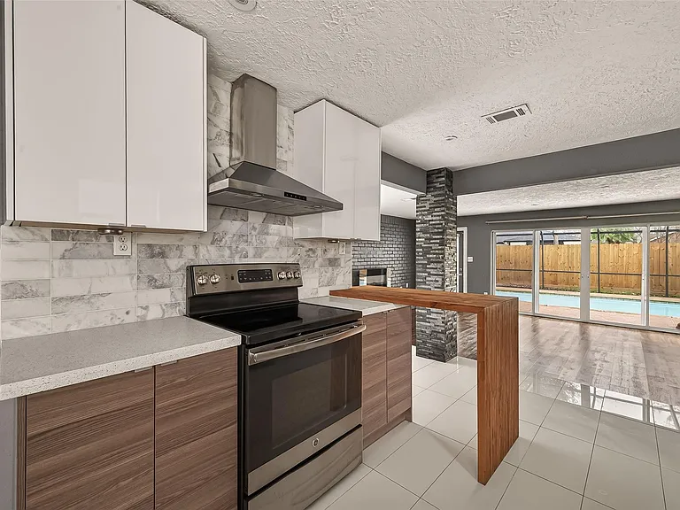 2130 Round Lake Dr — Photo 27