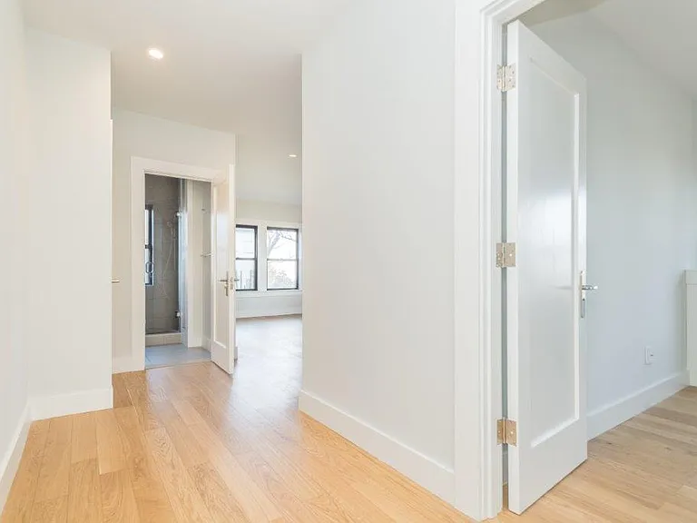 127 Highland Ave #29 — Photo 6