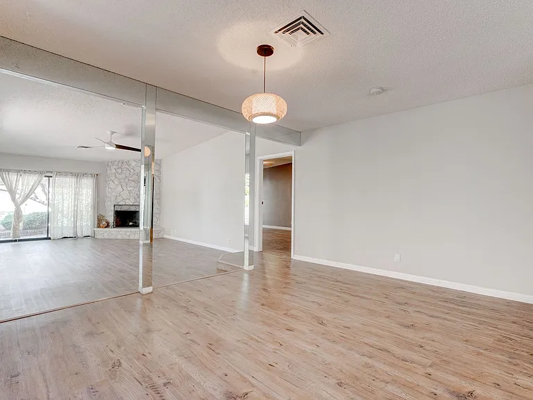2204 Plaza Del Robles — Photo 14